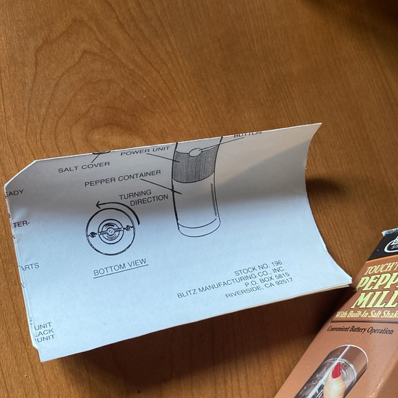NIB ✨ Vintage Blitz Touch ‘N Grind Pepper Mill 🧂✨ - Picture 11 of 11